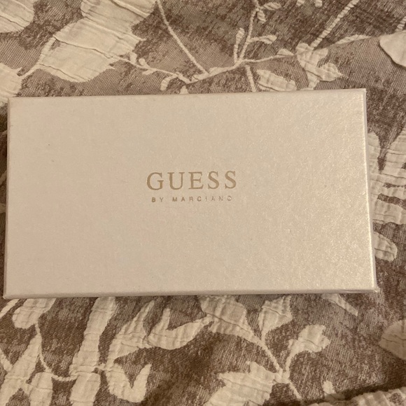 Guess white wallet new with box with tags - Picture 2 of 9